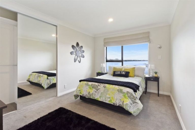 Photo of property in 8 Della Place, Conifer Grove, Takanini, 2112