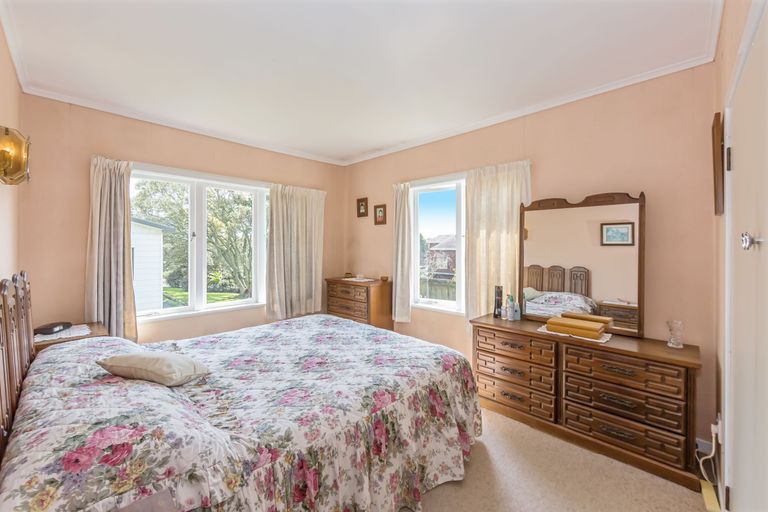 Photo of property in 62 Ocean View Road, Northcote, Auckland, 0627