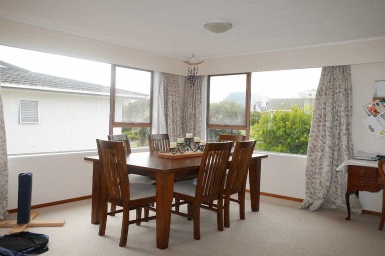 Photo of property in 29 Frimley Terrace, Waikanae Beach, Waikanae, 5036