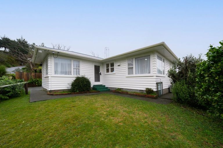 Photo of property in 128 Helston Road, Paparangi, Wellington, 6037