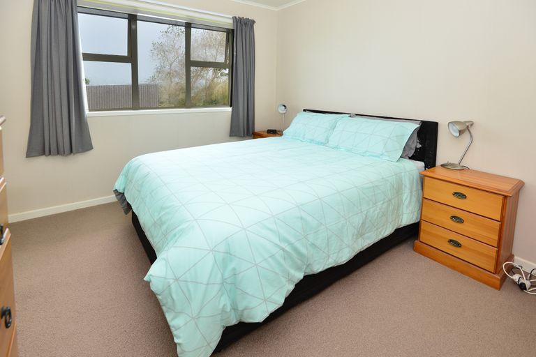 Photo of property in 7 Kaipara Lake Road, South Head, Helensville, 0874