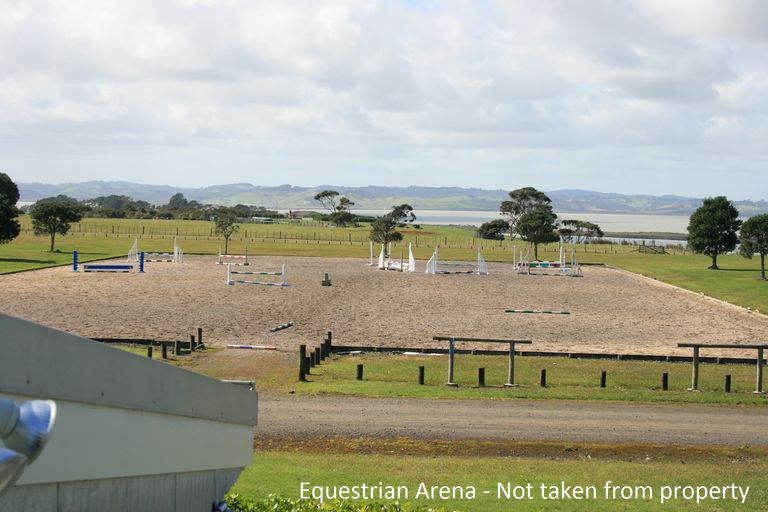 Photo of property in 7 Kaipara Lake Road, South Head, Helensville, 0874