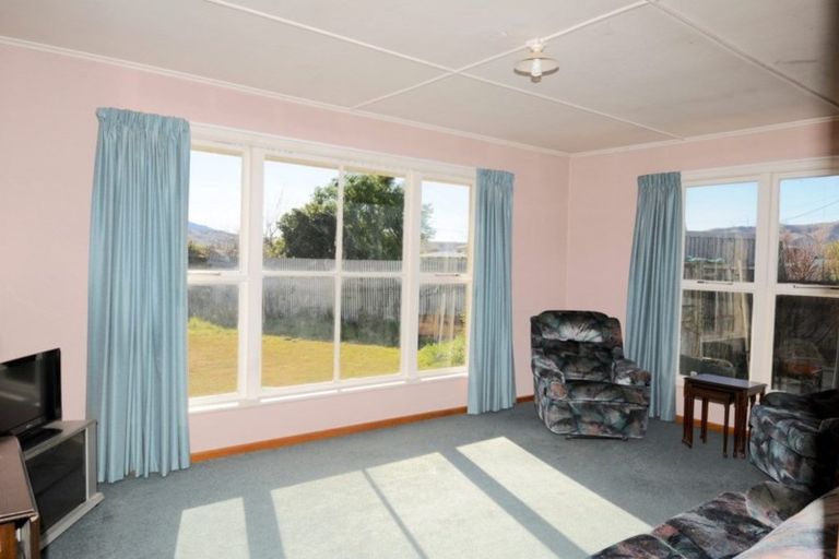 Photo of property in 6 Robinson Street, Kurow, 9435