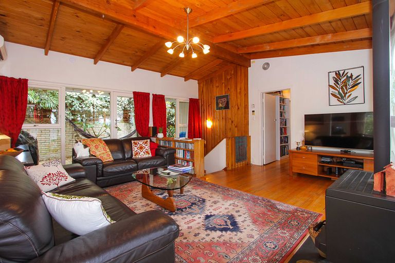 Photo of property in 28 Kauri Road, Birkenhead, Auckland, 0626