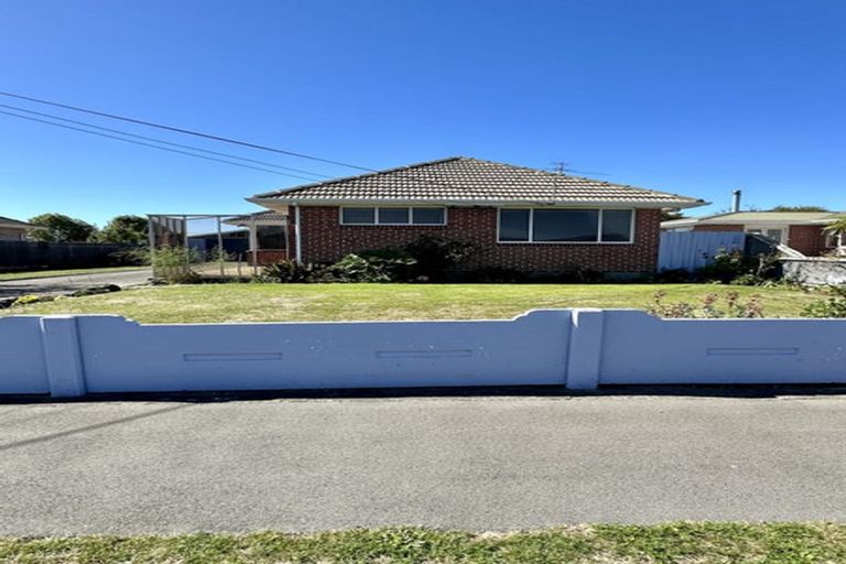 Photo of property in 11 Lyndhurst Crescent, Aranui, Christchurch, 8061