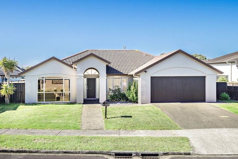 Photo of property in 9 Bronwylian Drive, Flat Bush, Auckland, 2016