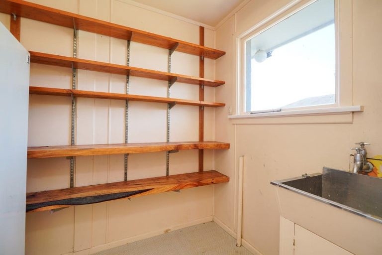 Photo of property in 15 Park Street, Winton, 9720