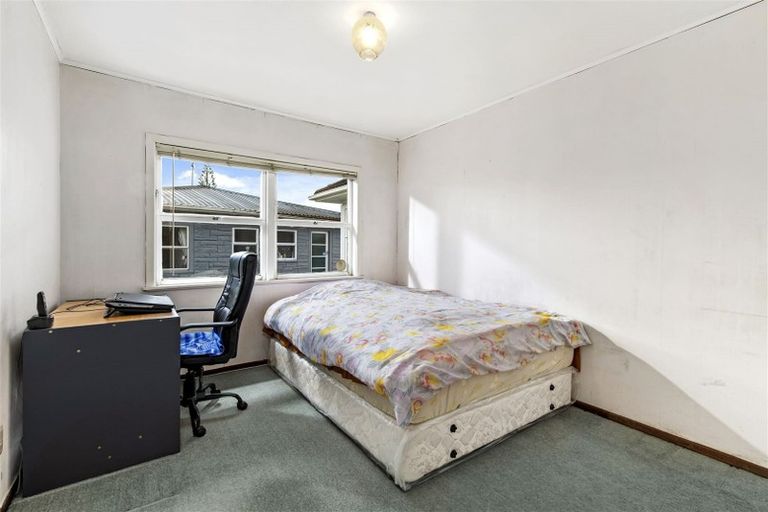 Photo of property in 1/30 Weldene Avenue, Glenfield, Auckland, 0629