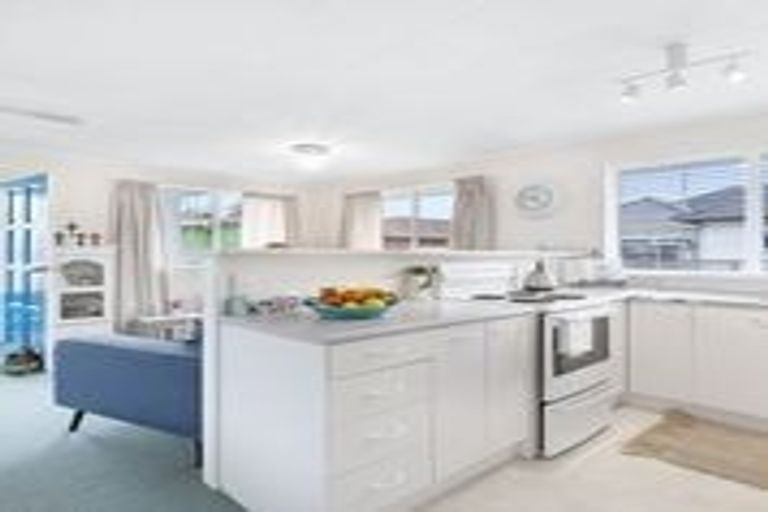 Photo of property in 54a Yeovil Road, Te Atatu Peninsula, Auckland, 0610