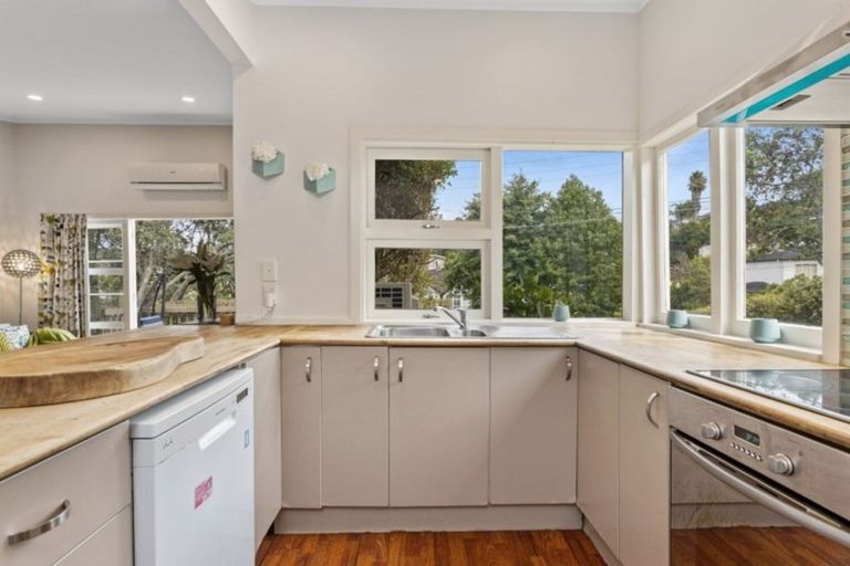 Photo of property in 37 Seaton Road, Murrays Bay, Auckland, 0630