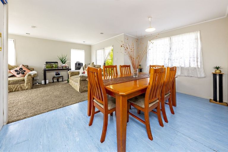 Photo of property in 2/11 Etherton Drive, Weymouth, Auckland, 2103