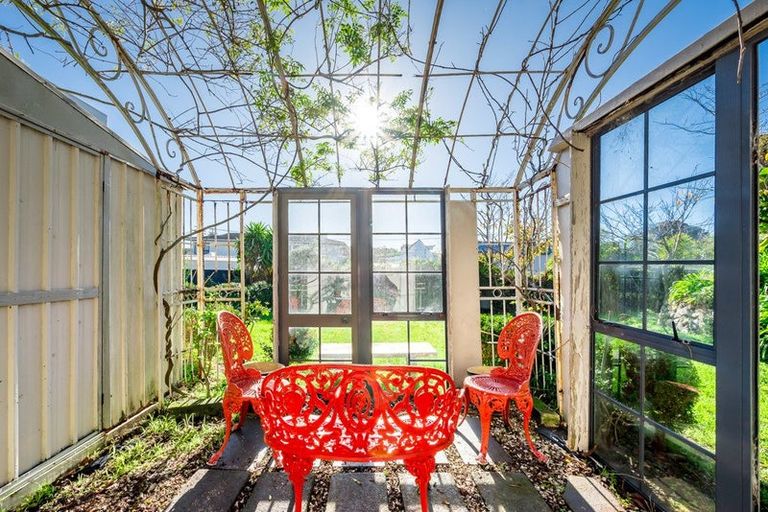 Photo of property in 118 Seaview Road, Paraparaumu Beach, Paraparaumu, 5032