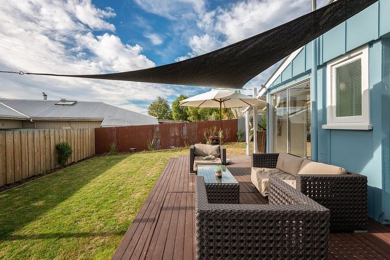 Photo of property in 10 Cross Street, Waikuku Beach, 7473