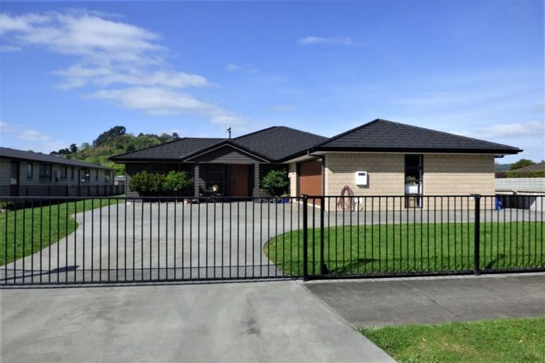 Photo of property in 19 Robin Azariah Place, Te Kuiti, 3910