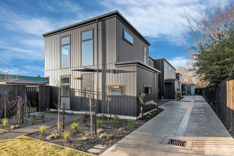 Photo of property in 2/8 Matata Place, Dallington, Christchurch, 8061