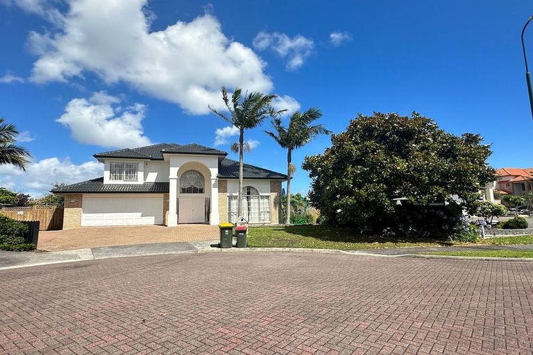 Photo of property in 9 Belsomet Place, Golflands, Auckland, 2013