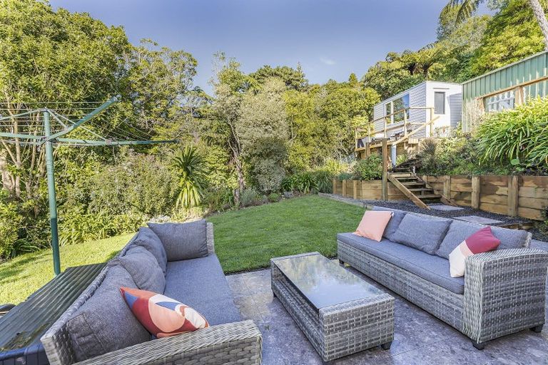 Photo of property in 3 Doris Gordon Crescent, Crofton Downs, Wellington, 6035