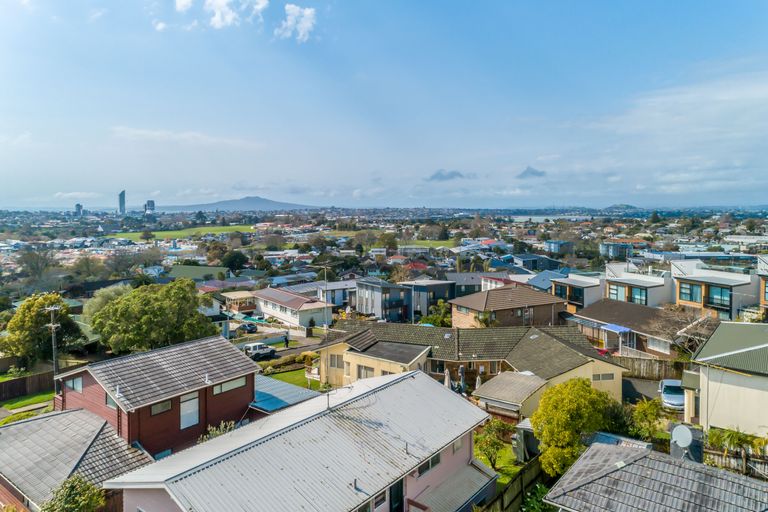 Photo of property in 62 Ocean View Road, Northcote, Auckland, 0627