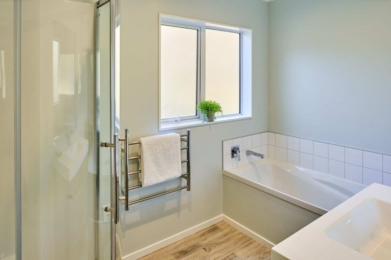 Photo of property in 28 Margaret Shields Avenue, Aotea, Porirua, 5024