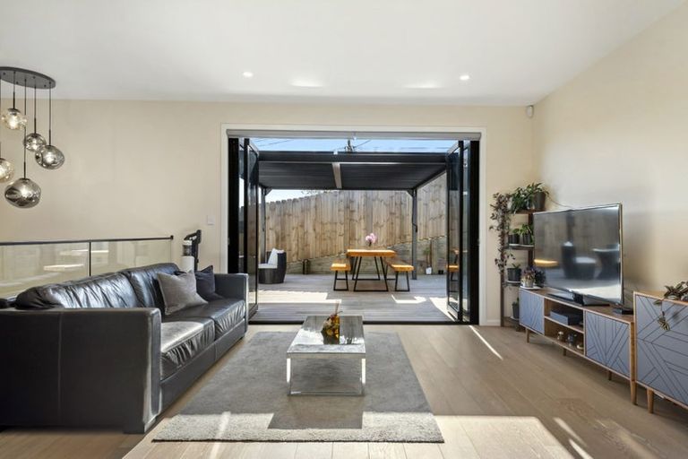 Photo of property in 1/20 Hart Road, Hauraki, Auckland, 0622