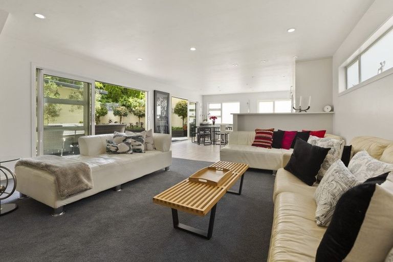 Photo of property in 1/15 Sylvan Park Avenue, Milford, Auckland, 0620