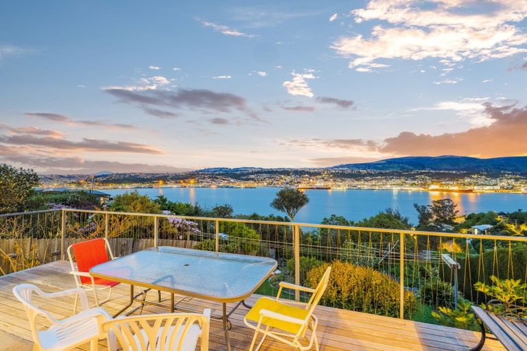 Photo of property in 121 Larnach Road, Vauxhall, Dunedin, 9013