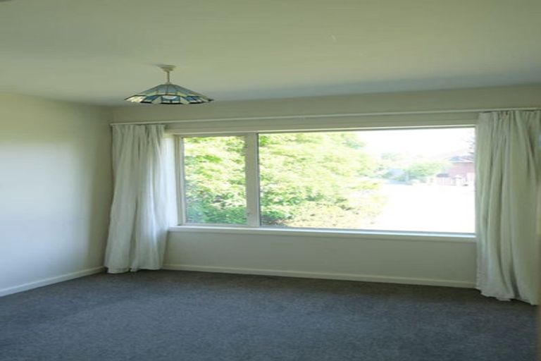 Photo of property in 12 Geelong Place, Burnside, Christchurch, 8053