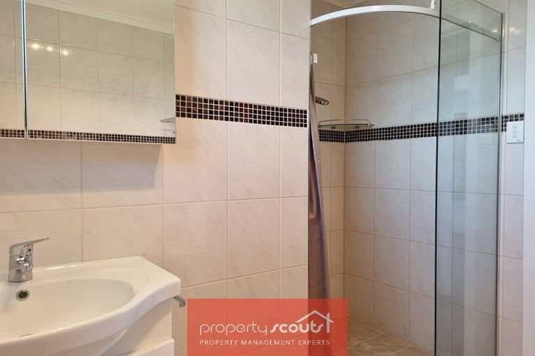 Photo of property in 124 Pioneer Road, Moturoa, New Plymouth, 4310