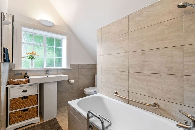 Photo of property in 5 Easdale Street, Kelburn, Wellington, 6012