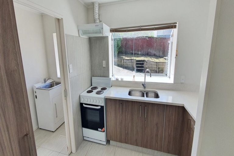 Photo of property in 11 Kearney Place, Massey, Auckland, 0614