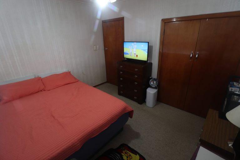 Photo of property in 25 Kaipatiki Road, Glenfield, Auckland, 0629