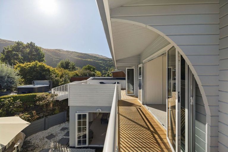 Photo of property in 13 Argyle Place, Arrowtown, 9302