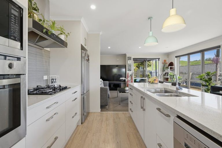 Photo of property in 208 Ballintoy Park Drive, Welcome Bay, Tauranga, 3175