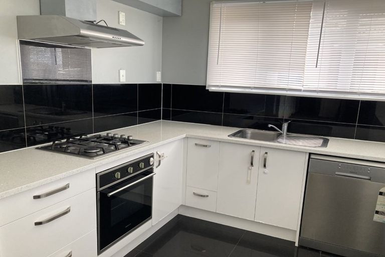 Photo of property in 305 Richardson Road, New Windsor, Auckland, 1041