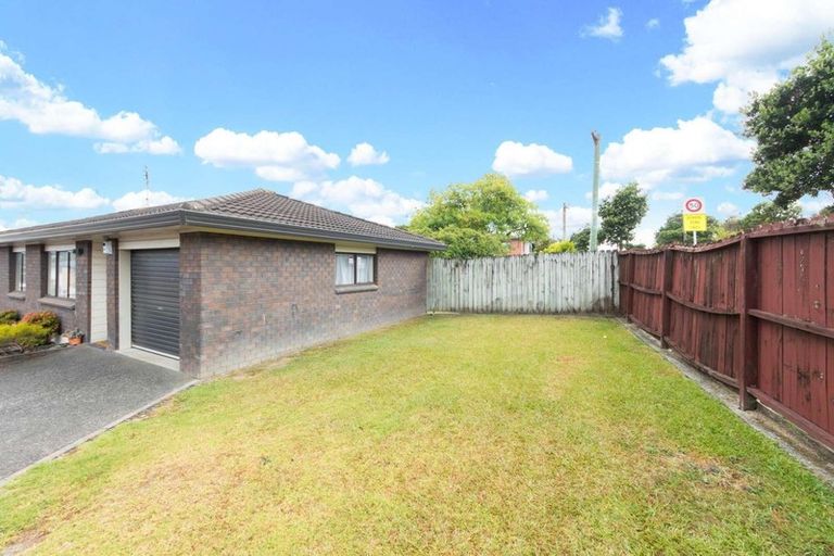 Photo of property in 1/111 Sturges Road, Henderson, Auckland, 0612