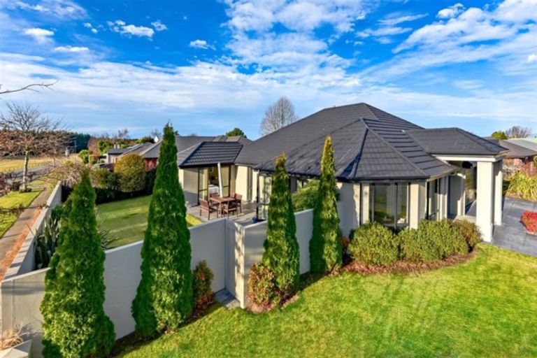 Photo of property in 94 Rothesay Road, Parklands, Christchurch, 8083