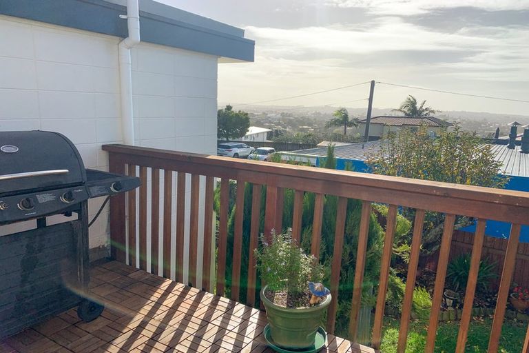 Photo of property in 2/4 Coronation Road, Glenfield, Auckland, 0627
