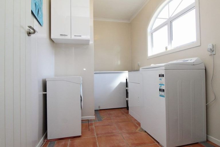 Photo of property in 83 Broadway, Stratford, 4332