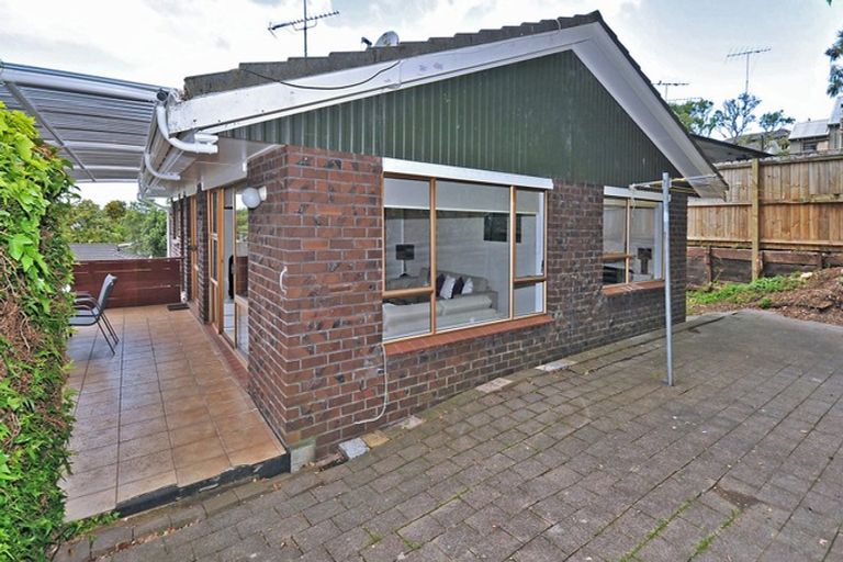Photo of property in 1/11 Mahuta Grove, Northcote, Auckland, 0627