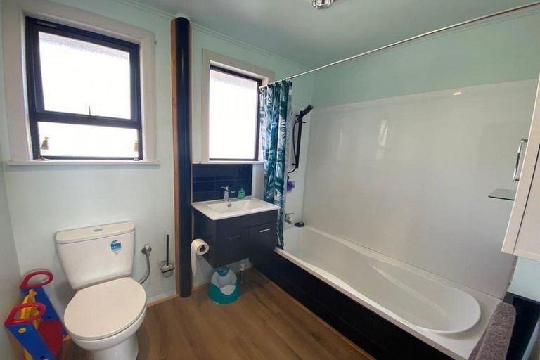 Photo of property in 28 Warwick Road, Stratford, 4332