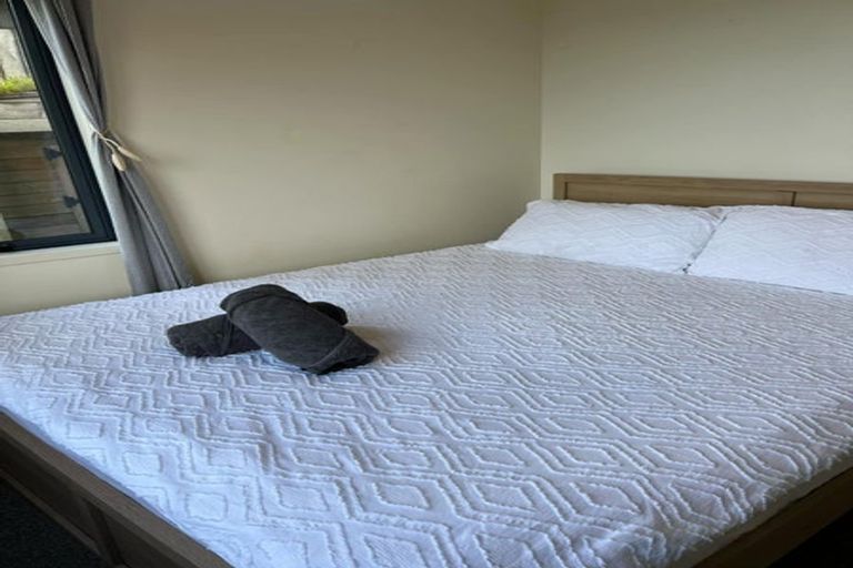 Photo of property in 75a Dress Circle, Newlands, Wellington, 6037