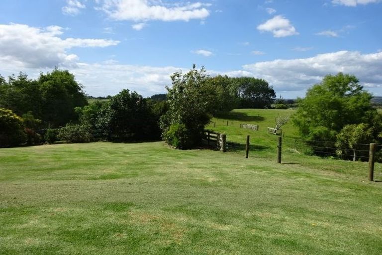 Photo of property in 166 Rimmer Road, Helensville, 0875