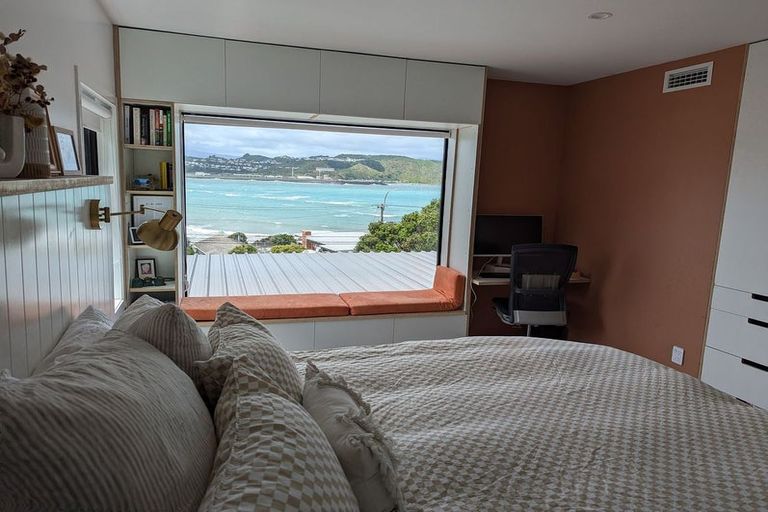 Photo of property in 276 Queens Drive, Lyall Bay, Wellington, 6022