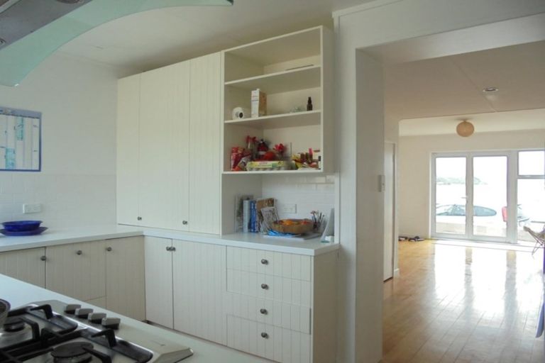 Photo of property in 35a Marine Parade, Seatoun, Wellington, 6022