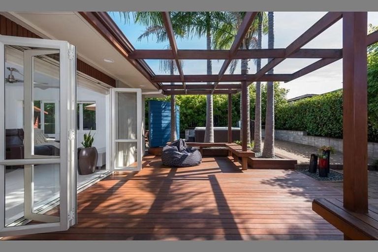 Photo of property in 24 Tyrian Close, Half Moon Bay, Auckland, 2012