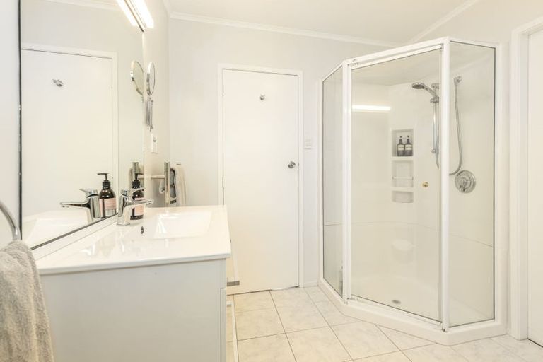 Photo of property in 14 Walton Road, Paraparaumu Beach, Paraparaumu, 5032