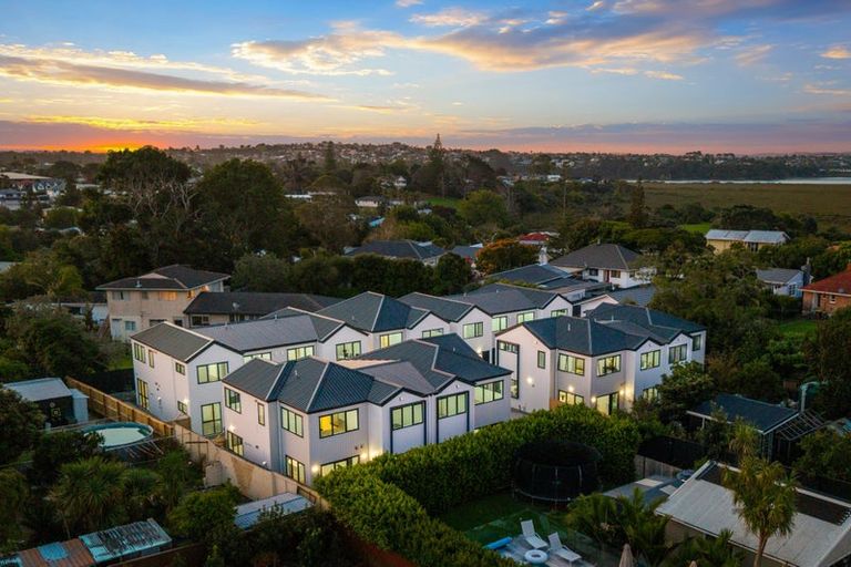 Photo of property in 1/113 Beach Road, Te Atatu Peninsula, Auckland, 0610