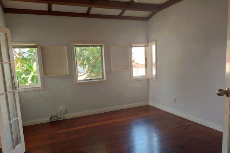 Photo of property in 2/5 Forrest Road, Milford, Auckland, 0620