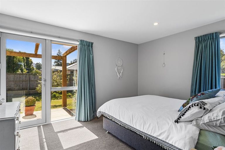 Photo of property in 2 Stonebridge Lane, Oxford, 7430