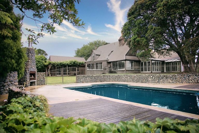 Photo of property in 44 Attwood Road, Paremoremo, Auckland, 0632